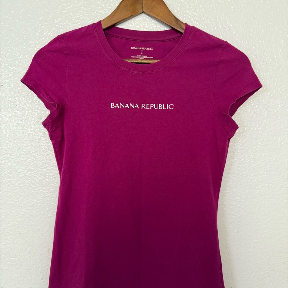 Banana Republic Magenta Short Sleeve Tee size S